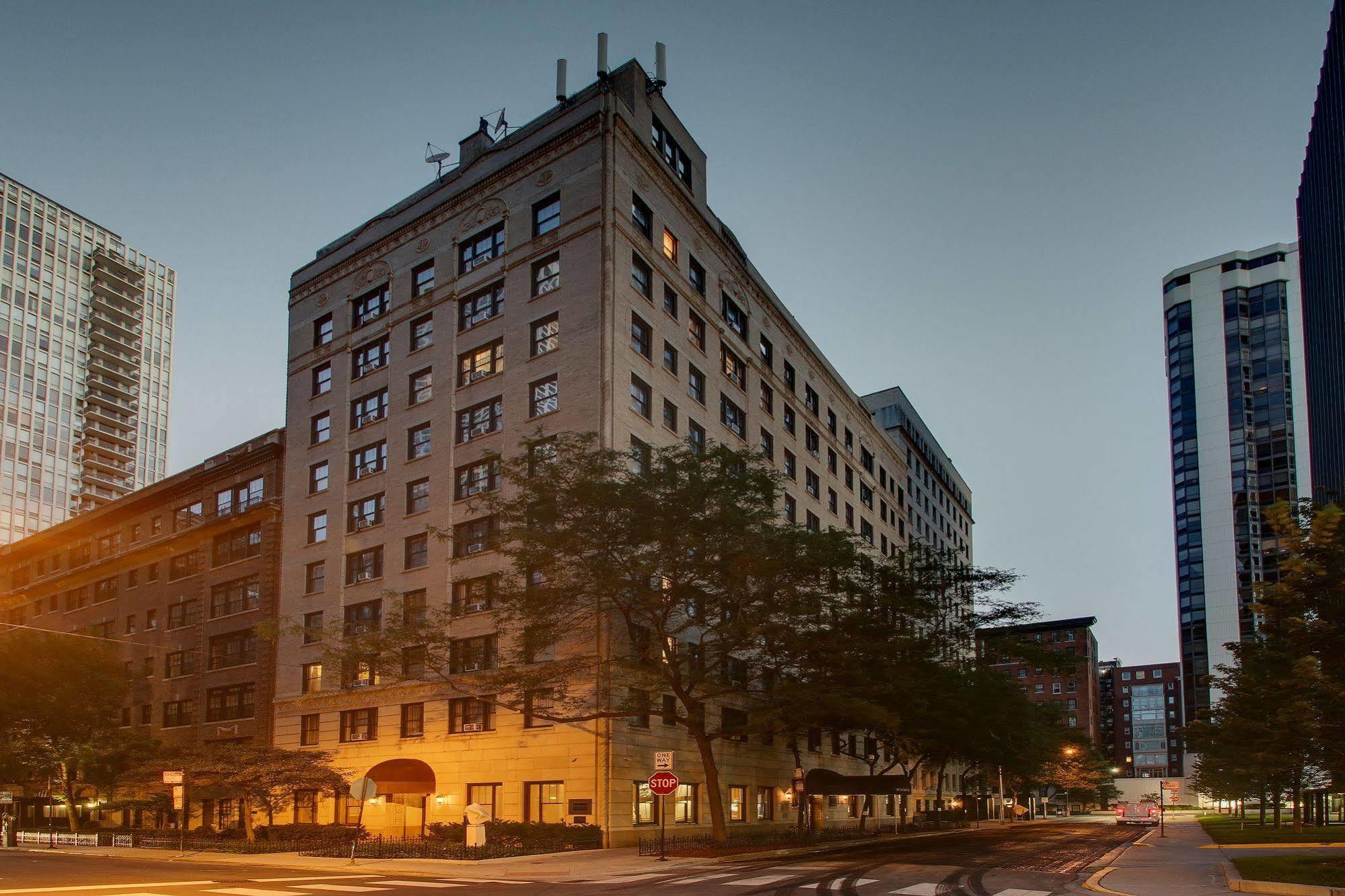 Dewitt Hotel And Suites Chicago Exterior foto