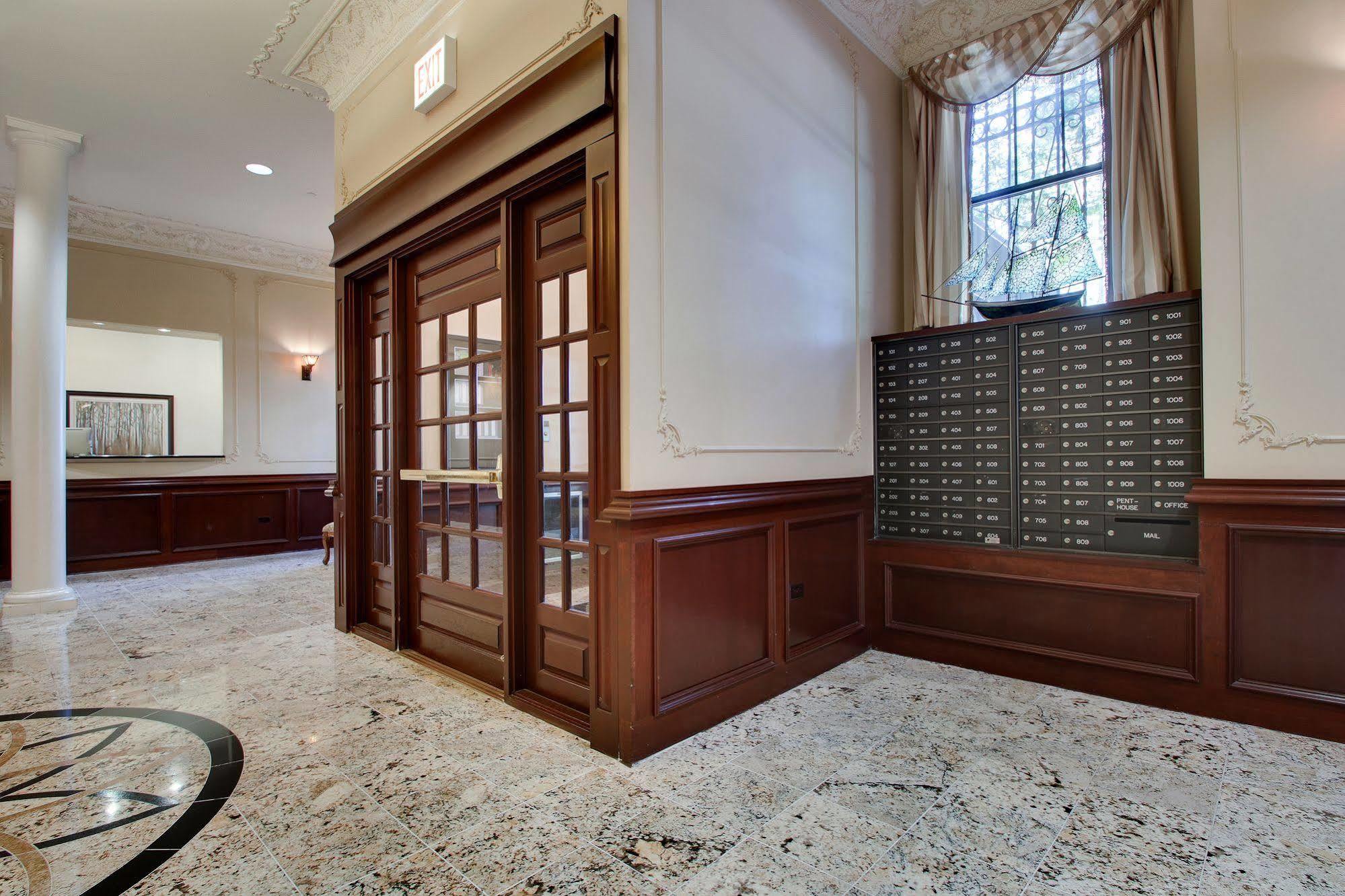 Dewitt Hotel And Suites Chicago Exterior foto
